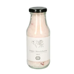 Badzout*DILLE & KAMILLE Badzout verzorgend, hibiscus & rozenblad, 240 ml