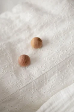 Onderhoud*DILLE & KAMILLE Balletje van cederhout, Ø2 cm