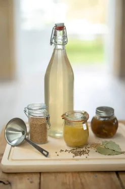 Inmaken & Wecken|Kruidenpotjes*DILLE & KAMILLE Beugelpotje, glas, ovaal, 100 ml