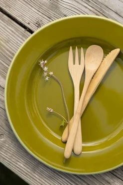 Picknick|Borden*DILLE & KAMILLE Bord, emaille, olijfgroen met lichtgroen randje, Ø26 CM