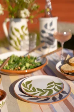 Borden|Serviessets*DILLE & KAMILLE Bord, terracotta, blauw blad, 21 cm