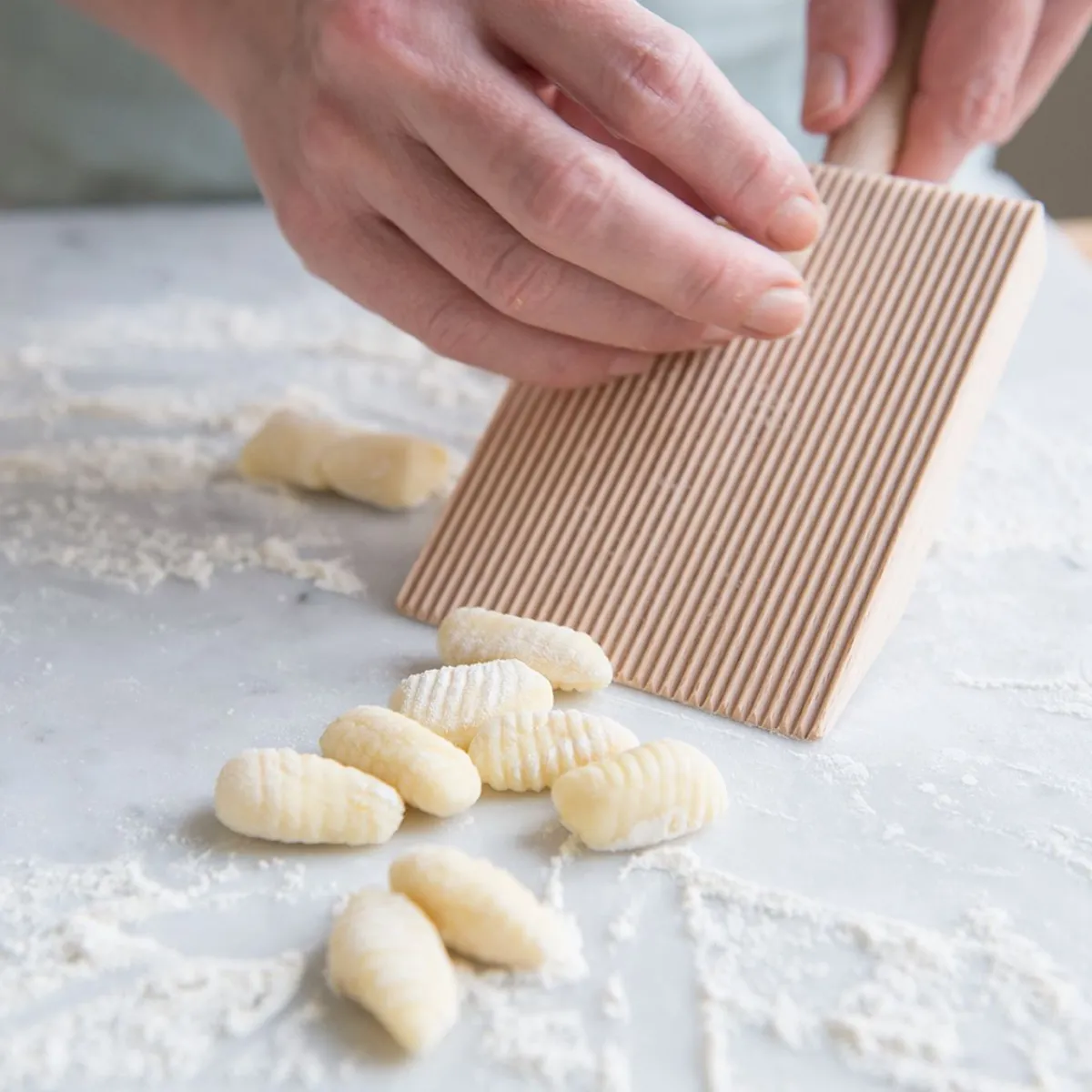 Pannen Vol Smaak|Italiaans Koken*DILLE & KAMILLE Gnocchiplankje van beukenhout