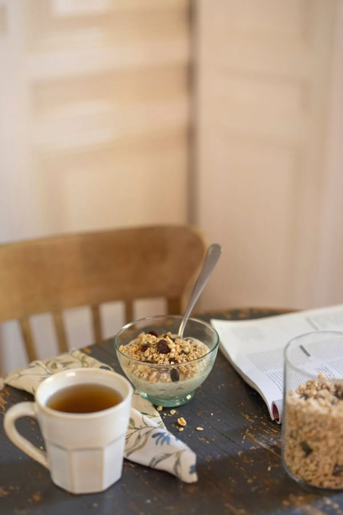 Goed Gevulde Hapjesplank|Granola*DILLE & KAMILLE Granola, biologisch, banaan en cranberry, 375 gr