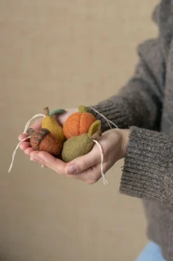 Warm Wonen|Herfst Decoratie*DILLE & KAMILLE Hanger peer, vilt, groen