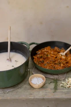 Pannen Vol Smaak|Pannen*DILLE & KAMILLE Koekenpan, gietijzer, groen