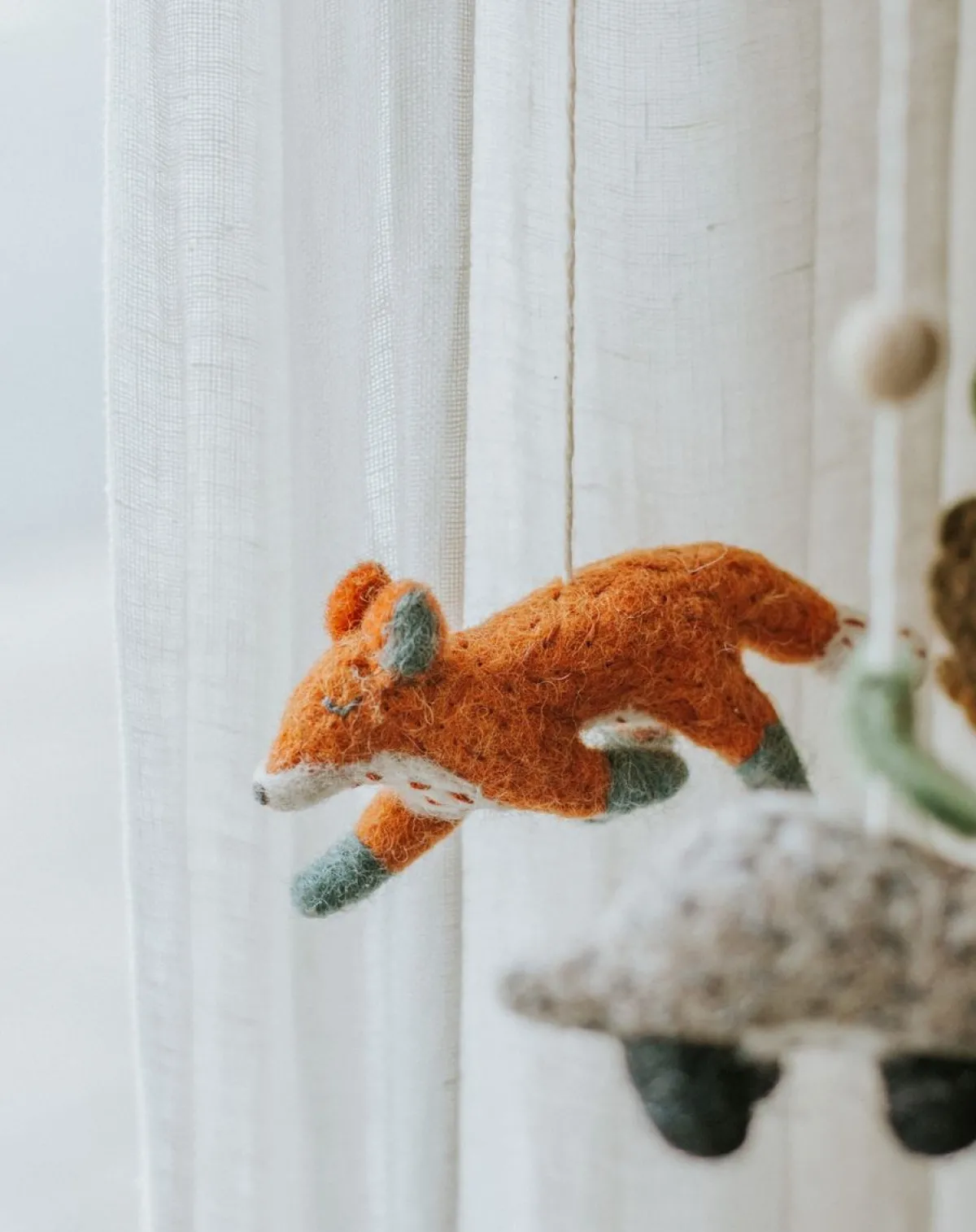 Kinderkamer|Babyspeelgoed*DILLE & KAMILLE Mobiel bosdieren, vilt