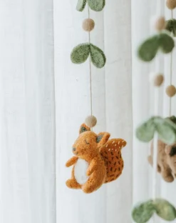 Kinderkamer|Babyspeelgoed*DILLE & KAMILLE Mobiel bosdieren, vilt