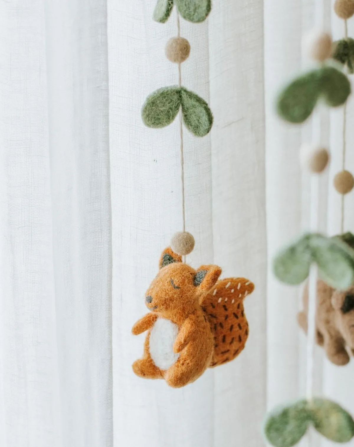 Kinderkamer|Babyspeelgoed*DILLE & KAMILLE Mobiel bosdieren, vilt