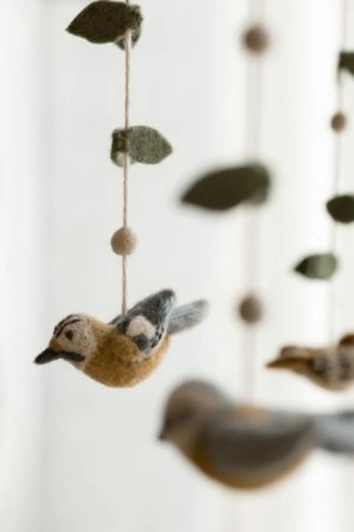 Kinderkamer|Babyspeelgoed*DILLE & KAMILLE Mobiel vogels, vilt