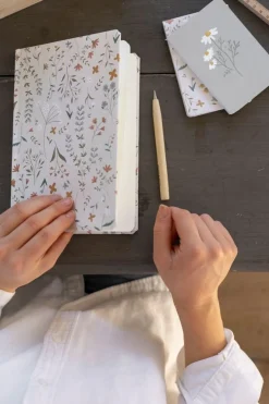 Schriftjes & Notitieboeken|Knutselspullen*DILLE & KAMILLE Notitieboek, harde kaft, veldbloemen, A5